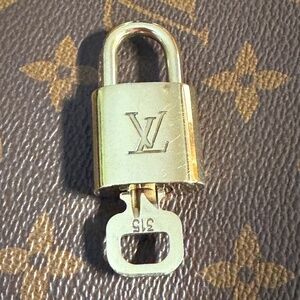 Louis Vuitton brass lock set with key #315 very good condition! Authentic